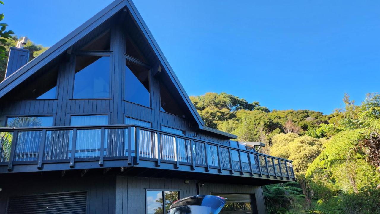 The Black Chalet Уитианга Екстериор снимка