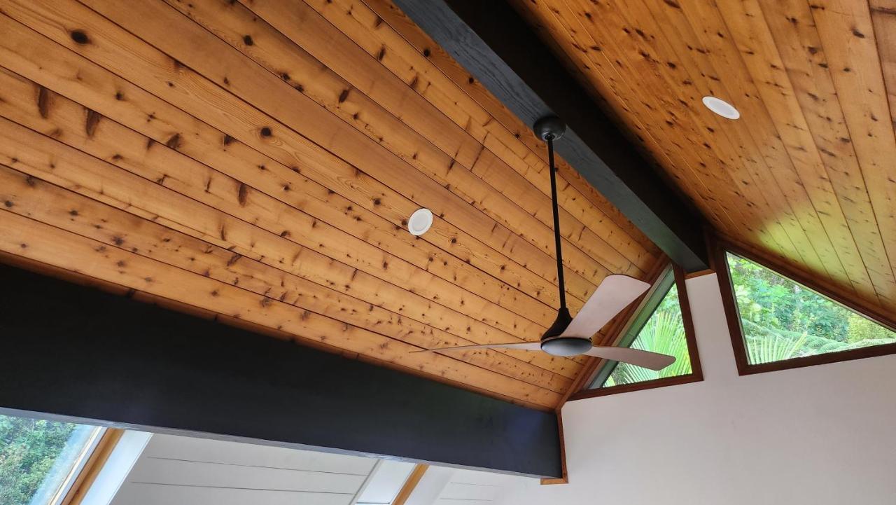 The Black Chalet Уитианга Екстериор снимка